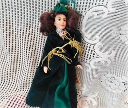 SCARLETT 12 GREEN VELVET